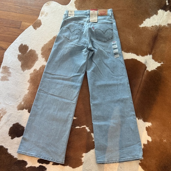 NWT Levi’s 318 Shaping Wide Leg 26 - Picture 3 of 4